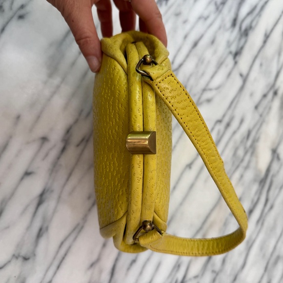 Beautiful vintage yellow ostrich skin purse with brass clasp - Picture 5 of 11